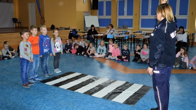 Tczew - Funkcjonariusze z wizytą w szkole