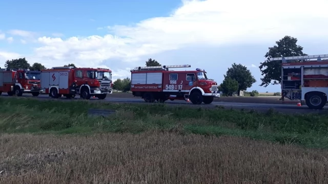 Tczew - Dwa wypadki w niedzielę - dachowanie i auto, które wjechało w bariery