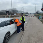 Tczew - "Wiosna uderza do głowy? Ty nie uderz w pociąg". Akcja na przejeździe w Tczewie
