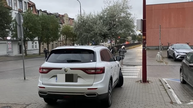 Tczew - Parkowanie na przejściu dla pieszych
