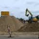 Tczew - Budowa ul. Nowosuchostrzyckiej. Wykonują roboty ziemne
