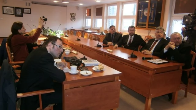 Tczew - Leszek Miller krytykuje władze województwa za nieprzekazanie środków na most w Tczewie