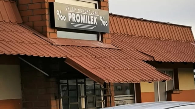 Tczew - Sklep monopolowy przy szkołach