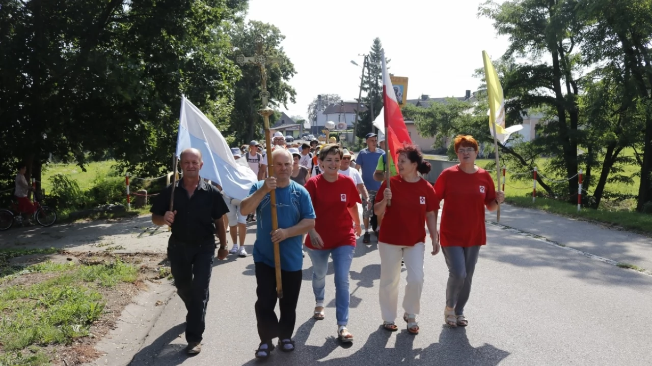 Tczew - Tczewska pielgrzymka wyruszyła na Jasną Górę