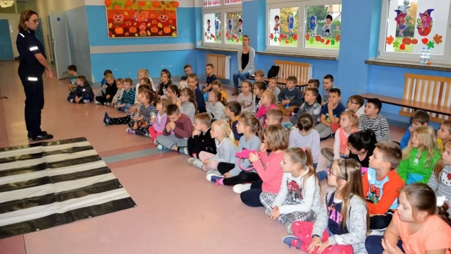 Tczew - Policjanci spotkali się z pierwszoklasistami