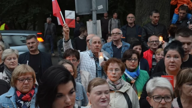 Tczew - Łańcuch światła z Tczewa w obronie niezależnych sądów 