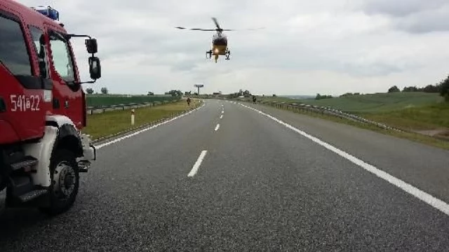 Tczew - Wypadek na A1. Po poważnie rannego kierowcę przyleciał śmigłowiec