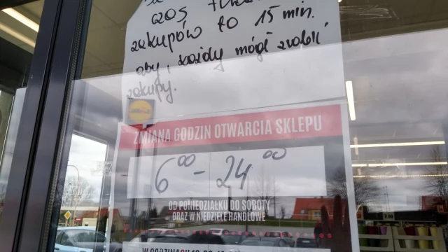 Tczew - Kolejki przed sklepami po wprowadzeniu nowych przepisów