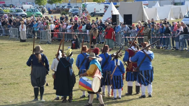Tczew - Wehikuł czasu ruszył. Rekonstruktorzy przenieśli tczewian w XVII wiek