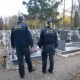 Tczew - Strażnicy kontrolują tczewskie nekropolie