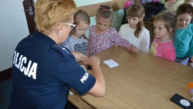 Tczew - Policjantki spotkały się z przedszkolakami 
