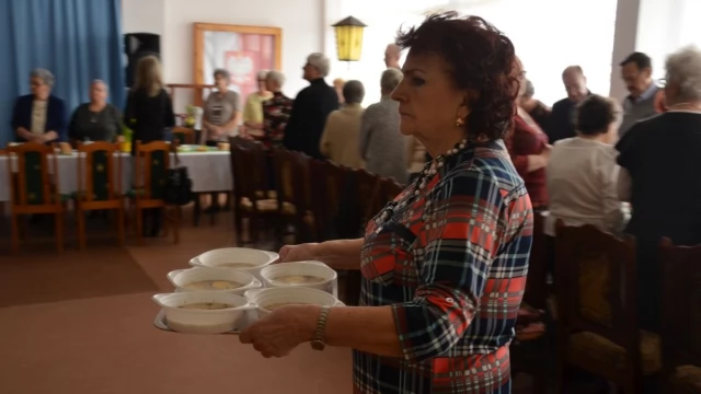 Tczew - Starsi i samotni zasiedli przy wielkanocnym stole