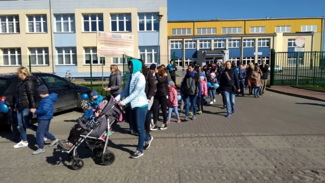 Tczew - Ulicami Tczewa przeszedł Marsz na Niebiesko