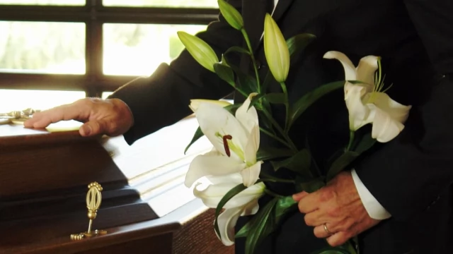 Tczew - Pracownik Zakładu Pogrzebowego