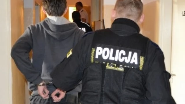 Tczew - Prysnęli w twarz gazem i chcieli zabrać neseser z pieniędzmi 