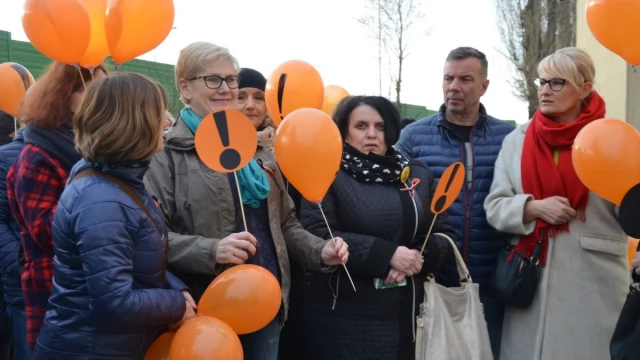 Tczew - Manifestacja pod delegaturą kuratorium. "Oświata stoi nad przepaścią"