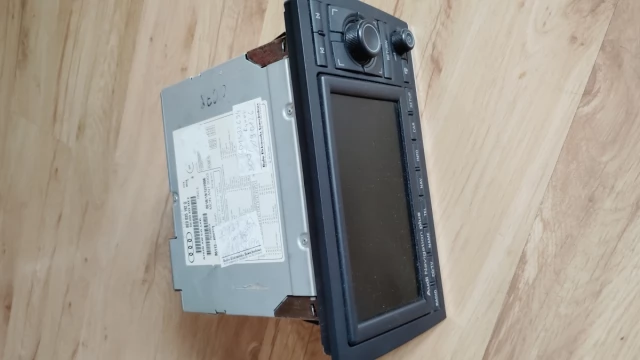 Tczew - Sprzedam radio audi a4b7 rns - e