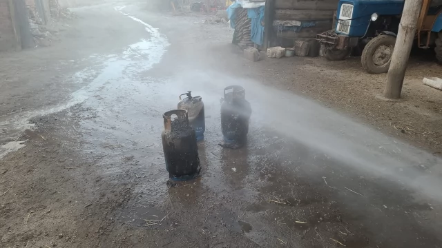 Tczew - Dziesięć zastępów straży gasi pożar w Tymawie