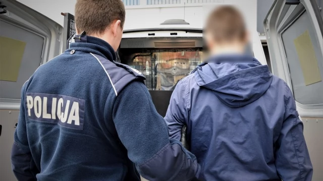 Tczew - Policjanci zatrzymali dwóch mężczyzn podczas transakcji narkotykowej