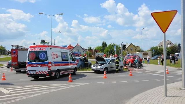 Tczew - Wypadek na skrzyżowaniu al. Solidarności i Woj. Polskiego. Są ranni