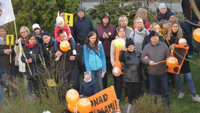 Tczew - Manifestacja pod delegaturą kuratorium. "Oświata stoi nad przepaścią"