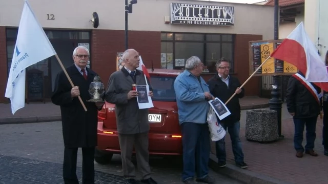 Tczew - Uroczystości smoleńskie w Tczewie. "Coraz więcej Polaków wierzy, że to był zamach"