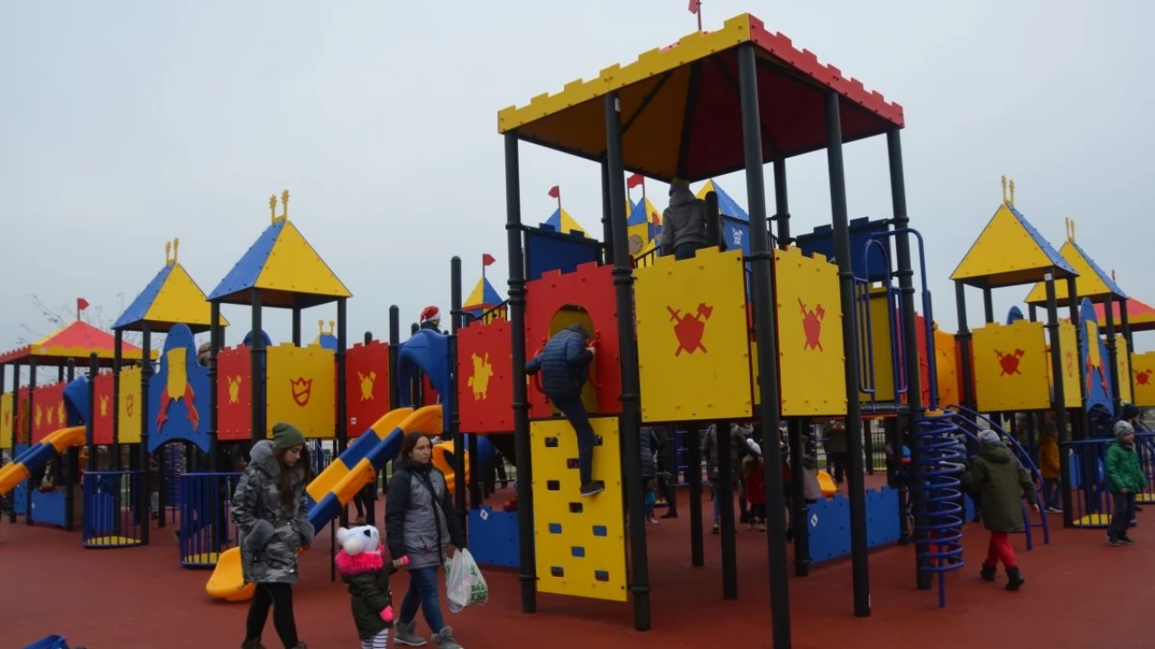 Tczew - Dzieci z Tczewa dostały na Mikołajki plac zabaw