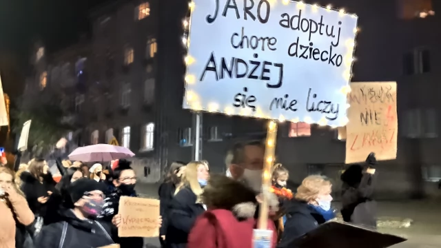 Tczew - Tczewianie znowu wyszli na ulice. #StrajkKobiet [WIDEO]