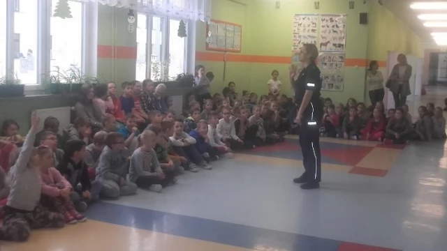 Tczew - Policjantki spotkały się z uczniami w ramach bezpiecznych ferii