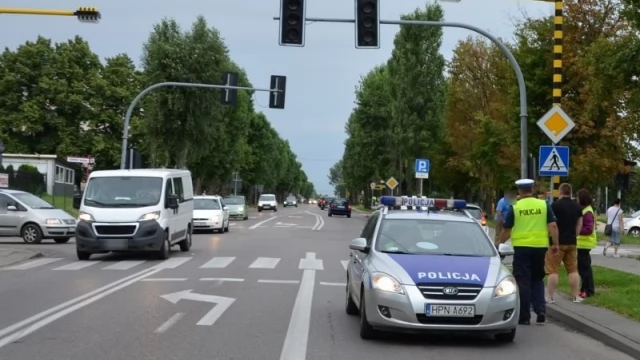 Tczew - Potrącenie rowerzystki i zderzenie dwóch aut - trzy osoby w szpitalu