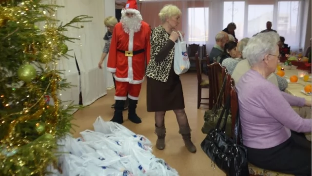 Tczew - Na Suchostrzygach już święta - starsi i samotni łamali się opłatkiem