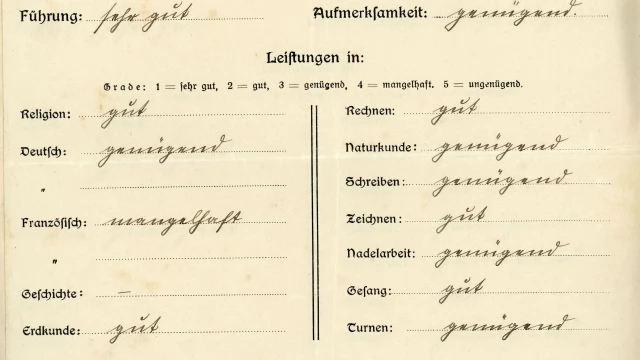 Tczew - Świadectwa szkolne znalezione na strychu. Nowe eksponaty w tczewskiej bibliotece