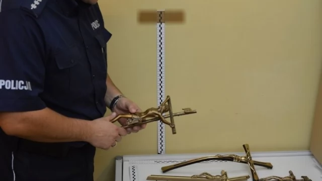Tczew - Podejrzany o kradzież krzyży zatrzymany. Sprawdź, czy nie okradziono grobu Twoich bliskich