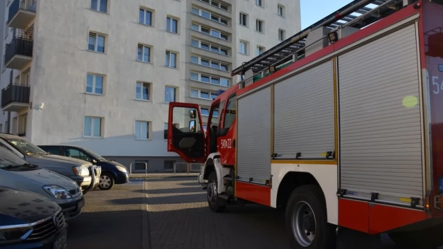 Tczew - Ewakuowano mieszkańców wieżowca na Zwycięstwa. Uszkodzona rura z gazem