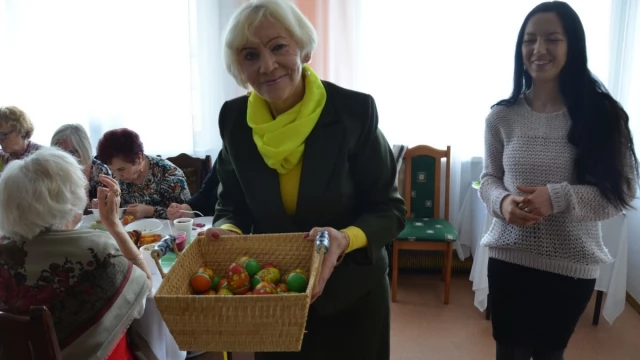 Tczew - Starsi i samotni zasiedli przy wielkanocnym stole