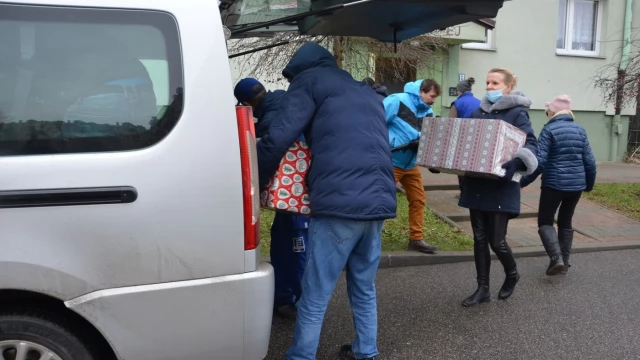 Tczew - Świąteczne paczki trafiły do potrzebujących