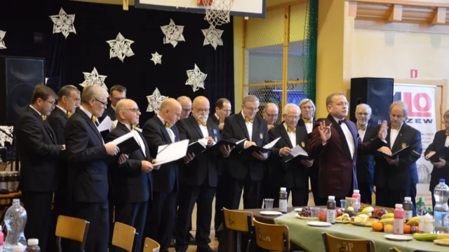 Tczew - Licealiści zaprosili starszych i samotnych na wigilię