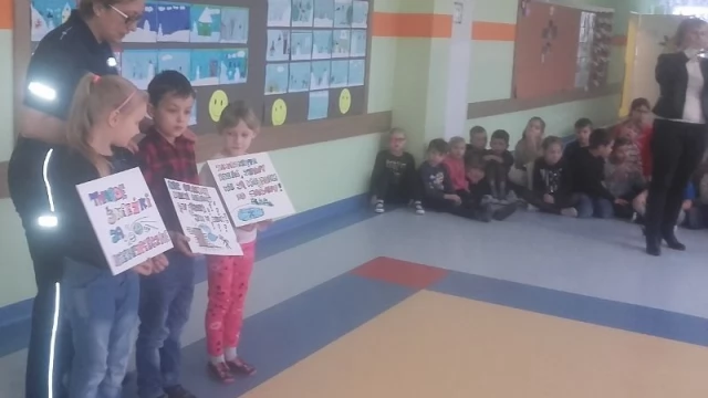 Tczew - Policjantki spotkały się z uczniami w ramach bezpiecznych ferii