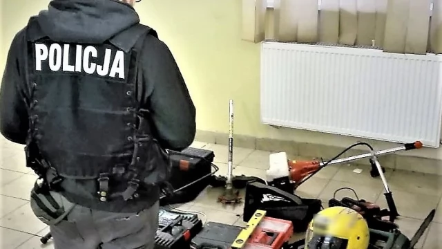 Tczew - Rusza sezon grzewczy, a z klatki jednego z bloków skradziono grzejniki...