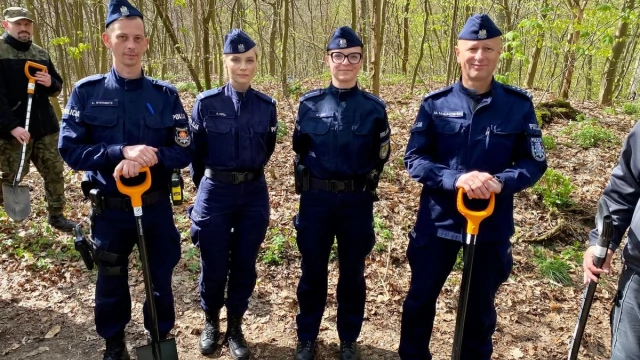 Tczew - Policjanci sadzili las