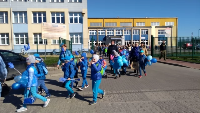 Tczew - Ulicami Tczewa przeszedł Marsz na Niebiesko