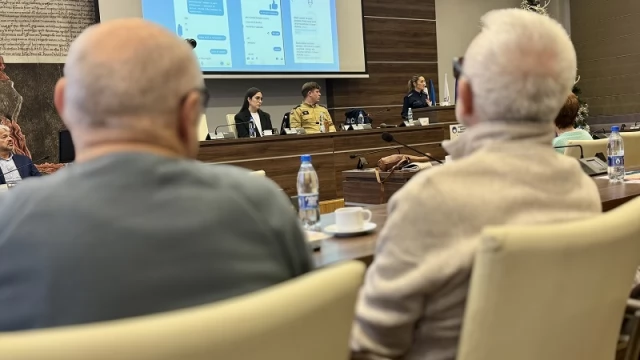 Tczew - Z policjantami i specjalistami o bezpieczeństwie seniorów