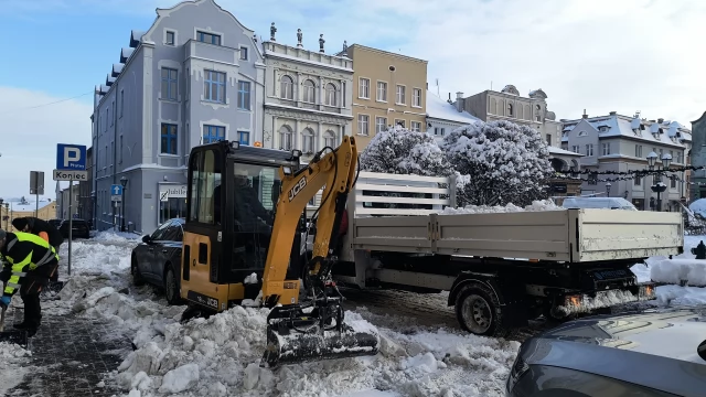 Tczew - Trwa usuwanie skutków gwałtownych opadów śniegu