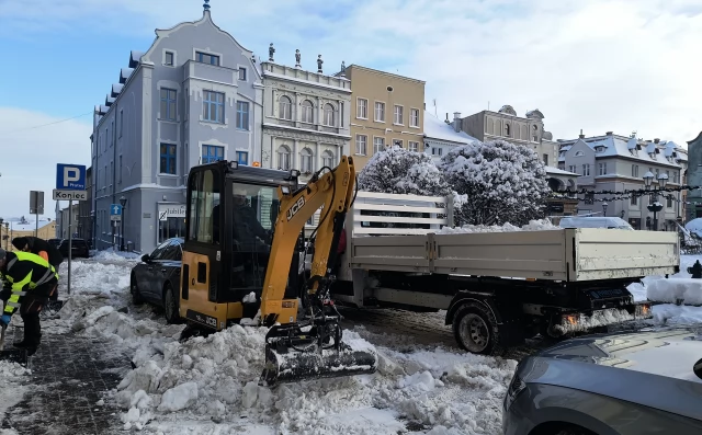 Tczew - Trwa usuwanie skutków gwałtownych opadów śniegu