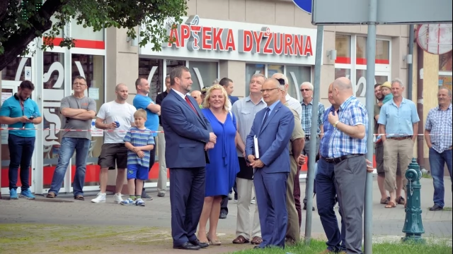Tczew - Atak terrorystyczny na autobus - negocjacje przed ratuszem