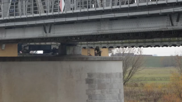 Tczew - Podejrzany pakunek na moście kolejowym przez Wisłę - trwa akcja służb [AKTUALIZACJA]