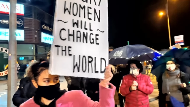 Tczew - Protesty ws. aborcji nie ustają. "Wybaczcie utrudnienia, Tczew ma rząd do obalenia" [FILM]