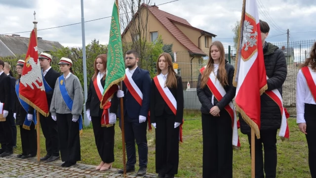 Tczew - "Pamięci nie da się zakopać w dołach". Upamiętnili ofiary Zbrodni Katyńskiej