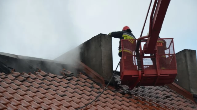Tczew - Pożar na ulicy Czyżykowskiej. Trwa akcja gaśnicza, jedna osoba ranna