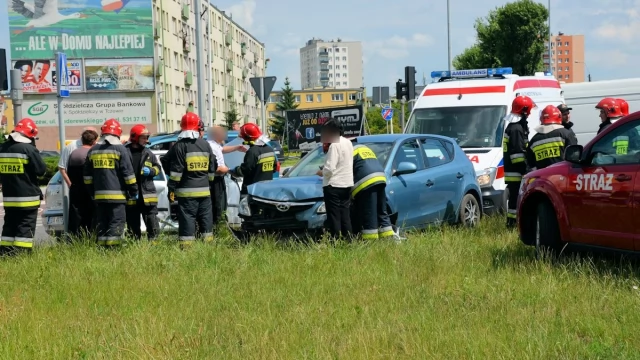 Tczew - Wypadek na skrzyżowaniu al. Solidarności i Woj. Polskiego. Są ranni